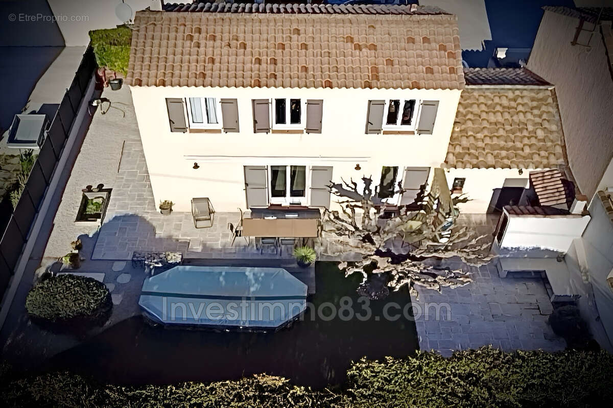 Maison à SIMIANE-COLLONGUE