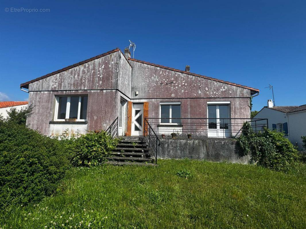 Maison à MARENNES