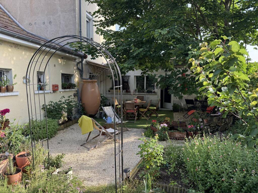 Maison à SAINT-AMAND-MONTROND