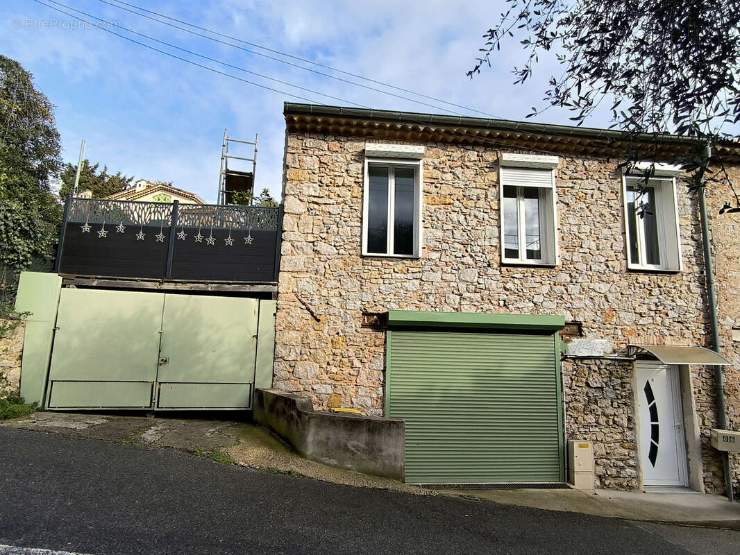 Maison à VALLAURIS