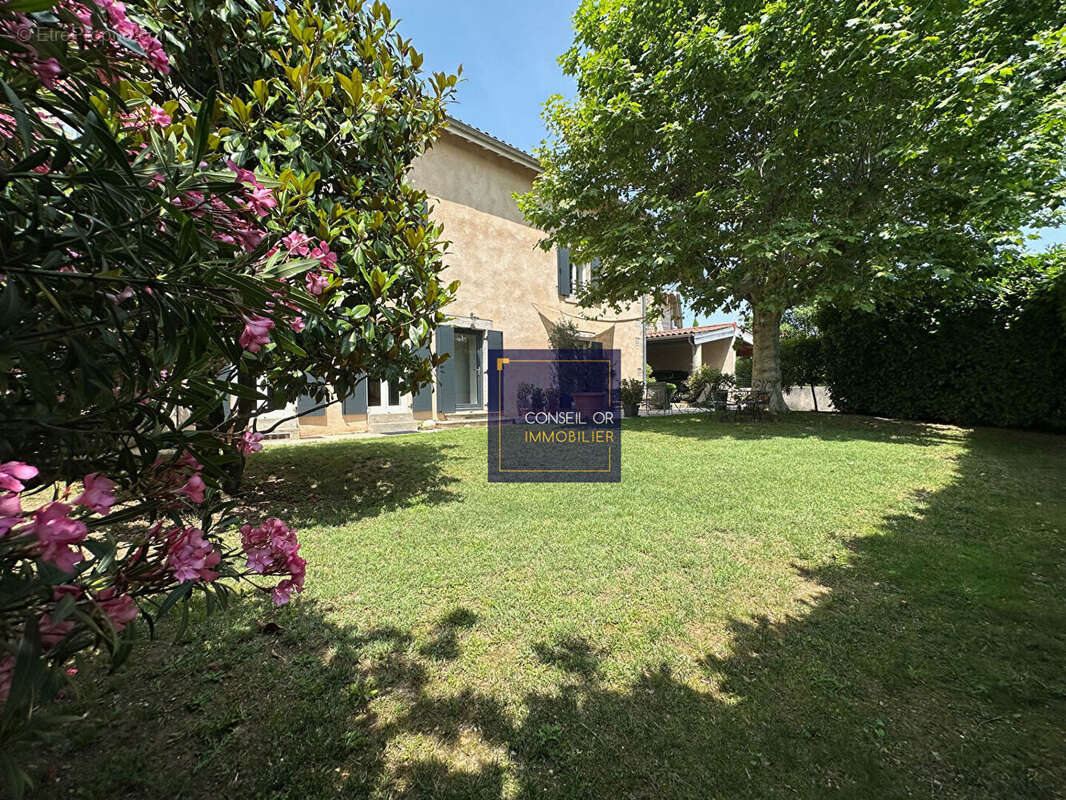 Maison à SAINT-GENIS-LAVAL