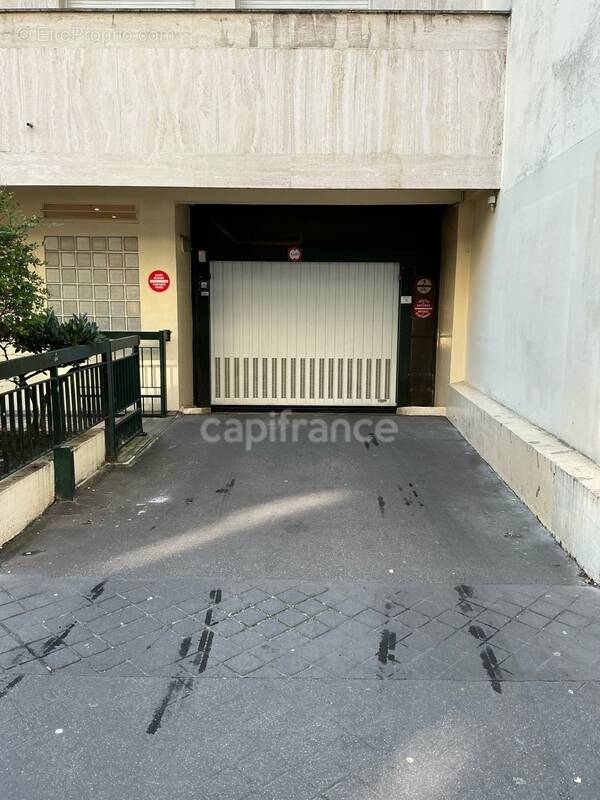 Parking à PARIS-19E