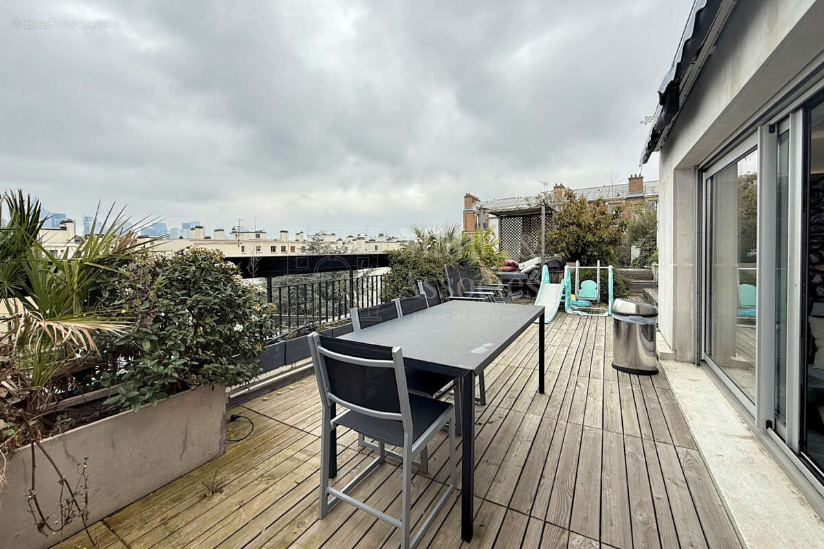 Appartement à NEUILLY-SUR-SEINE