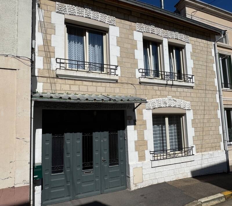 Maison à COUSANCES-LES-FORGES