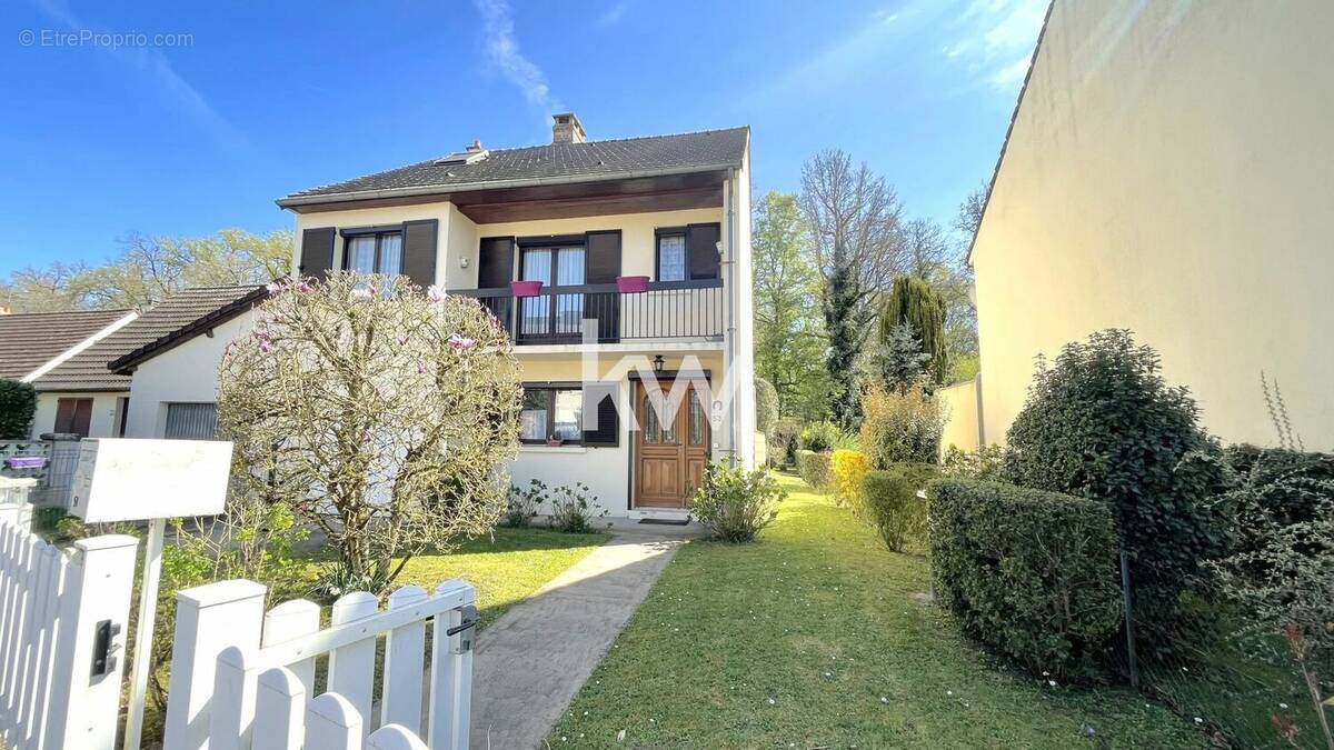 Maison à VERT-LE-GRAND