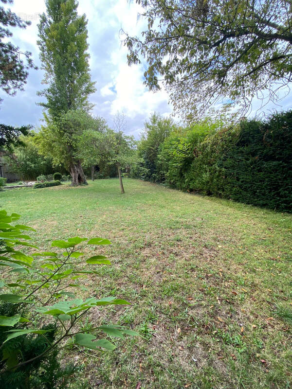 Terrain à SAINT-MAUR-DES-FOSSES