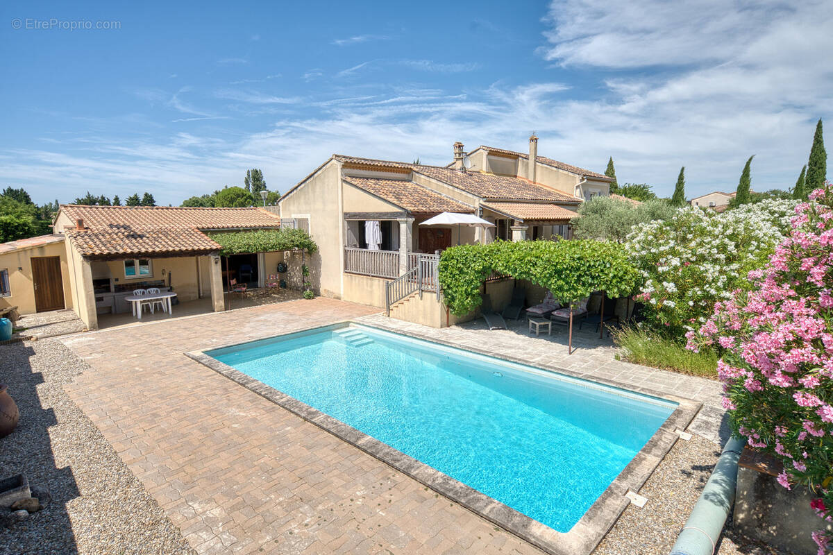 Maison à CAMARET-SUR-AIGUES