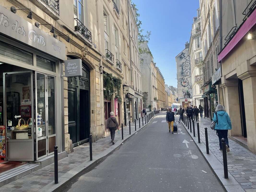 Autre à PARIS-6E