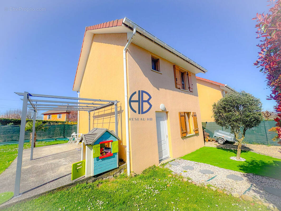 Maison à LA TOUR-DU-PIN