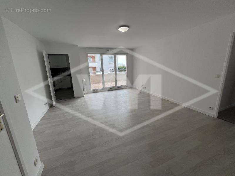 Appartement à COMBS-LA-VILLE