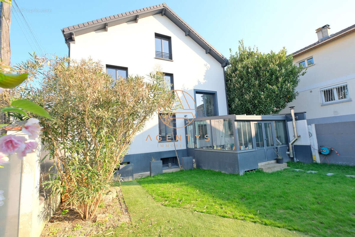 Maison à SAINT-MAUR-DES-FOSSES