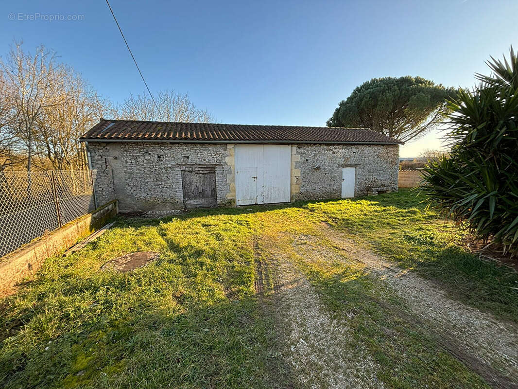 Maison à SAINT-PIERRE-D&#039;EXIDEUIL
