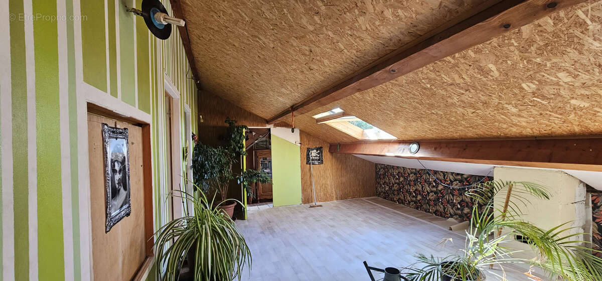Maison à CHARMES-SUR-RHONE