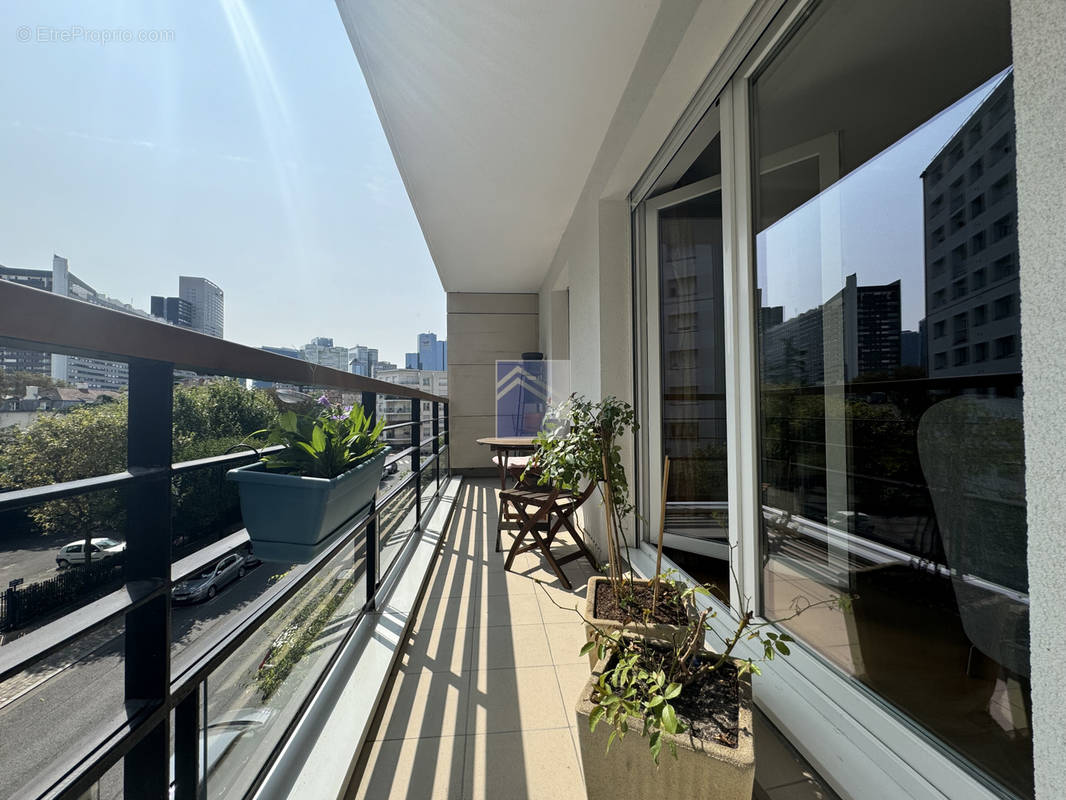 Appartement à COURBEVOIE