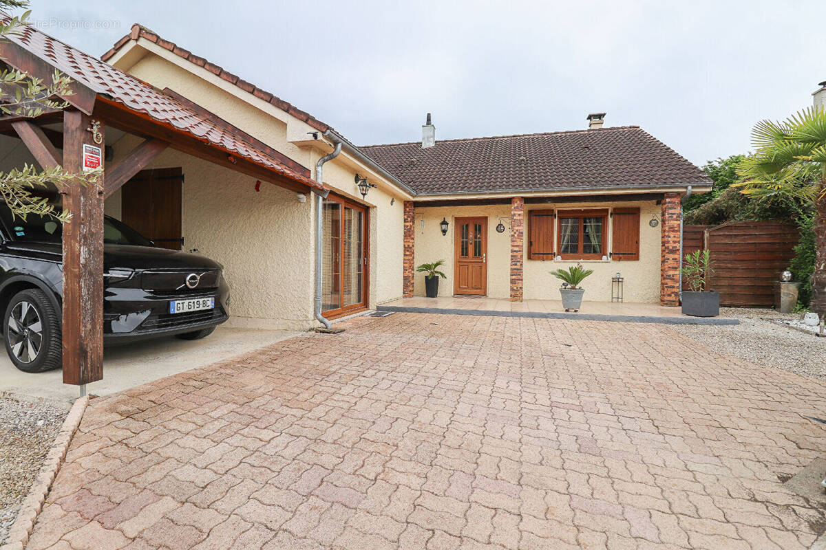 Maison à ARC-SUR-TILLE