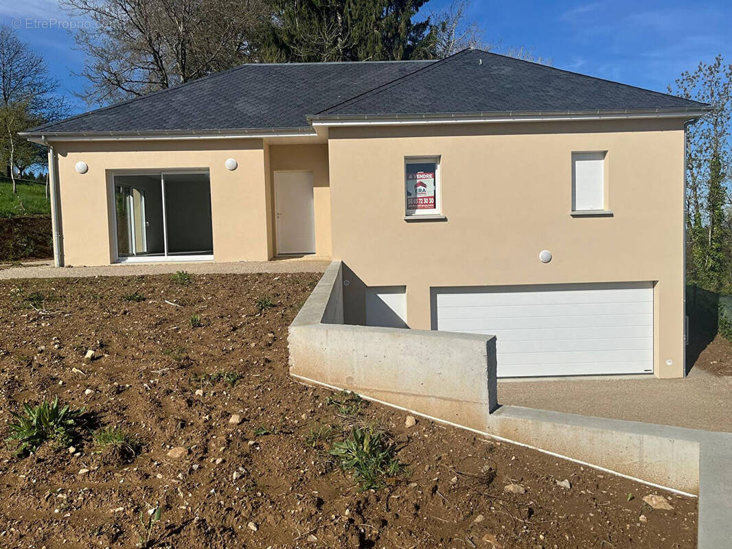 Maison à RIEUPEYROUX