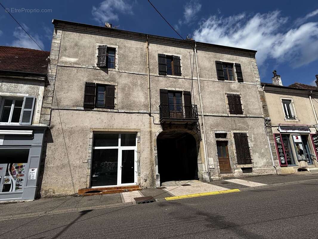 Appartement à PORT-SUR-SAONE