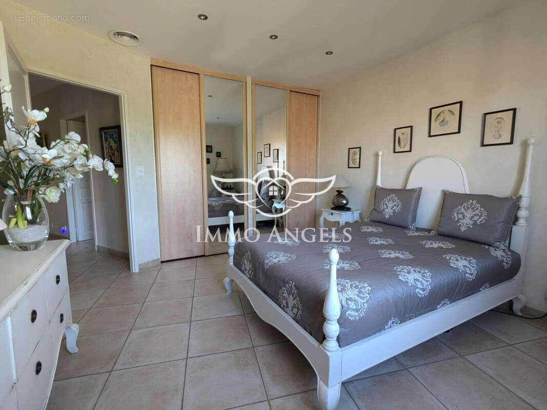 Chambre 2 - Maison à SAUVIAN
