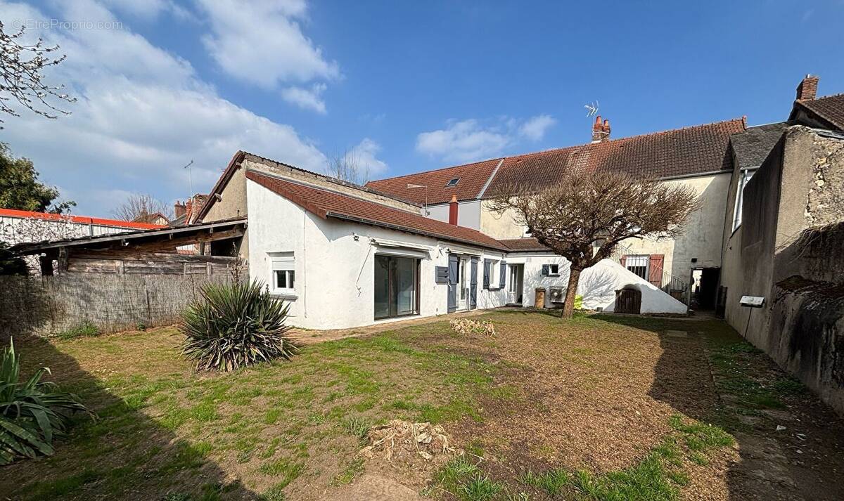 Appartement à FOURCHAMBAULT