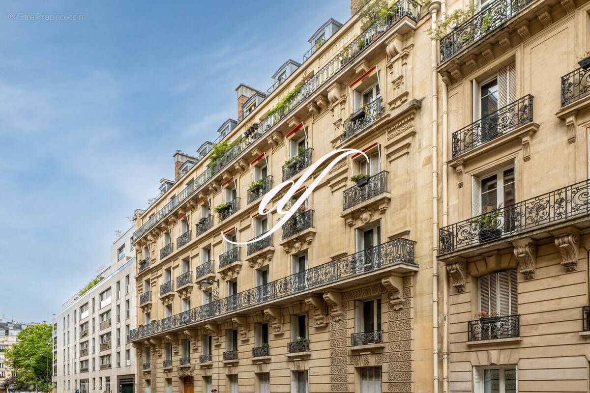Commerce à PARIS-6E