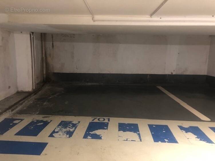 Parking à PARIS-20E