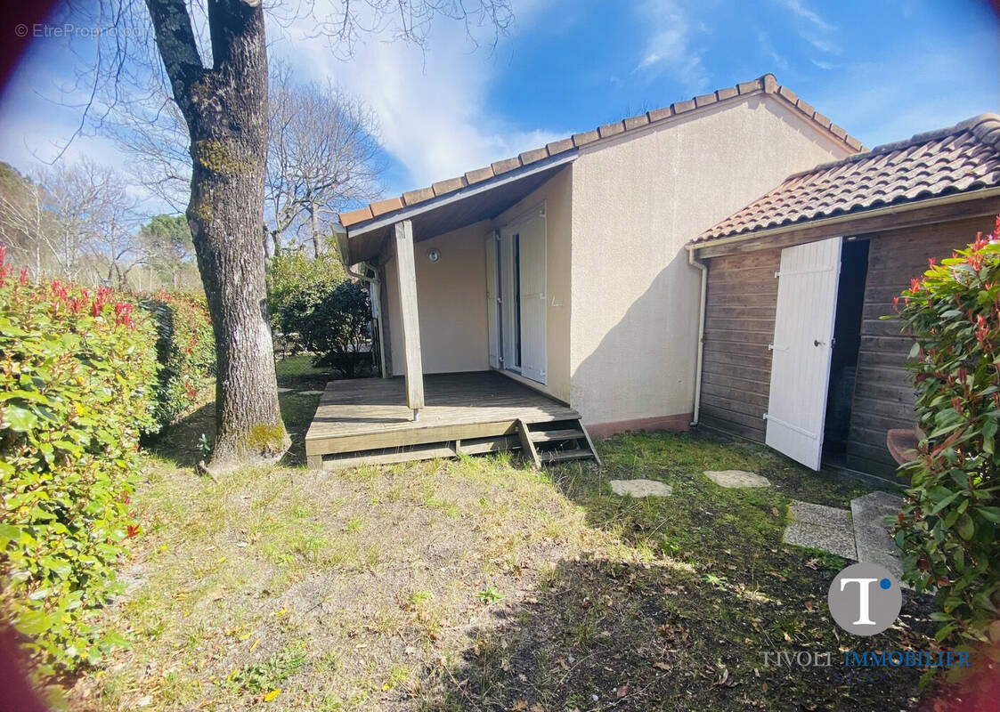 Maison à HOURTIN