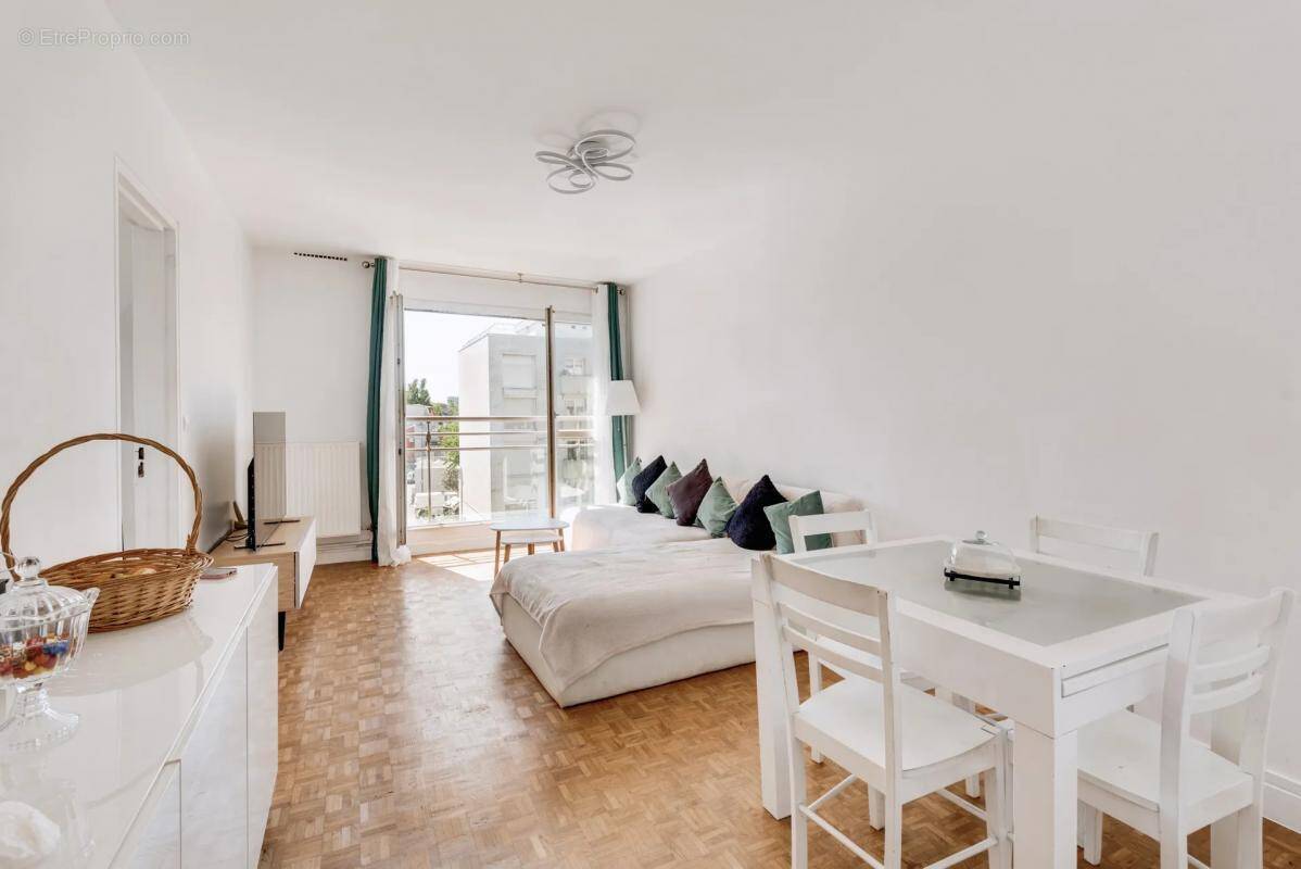 Appartement à VILLENEUVE-LA-GARENNE
