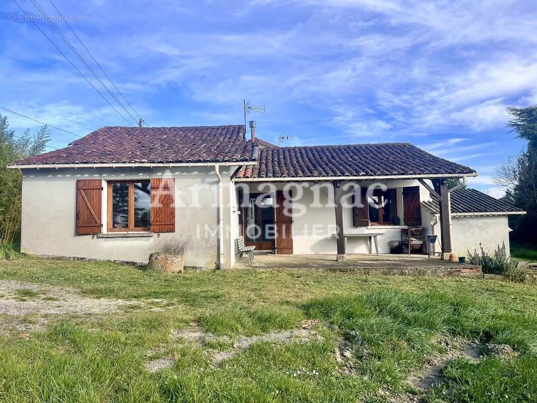 Maison à VIC-FEZENSAC