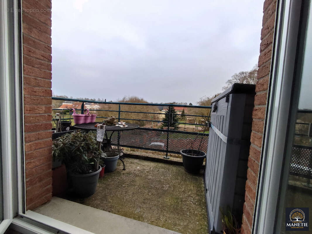 Appartement à CROISILLES