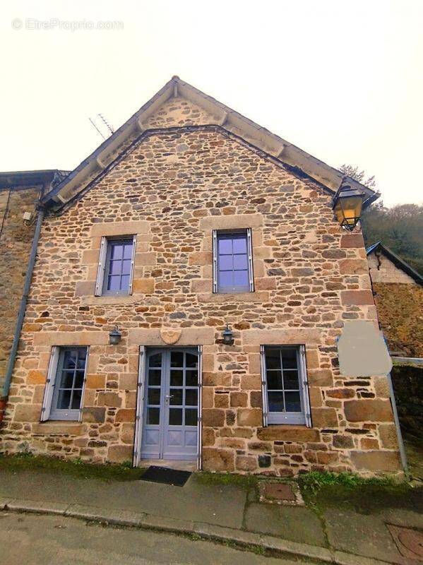 Maison à JUGON-LES-LACS