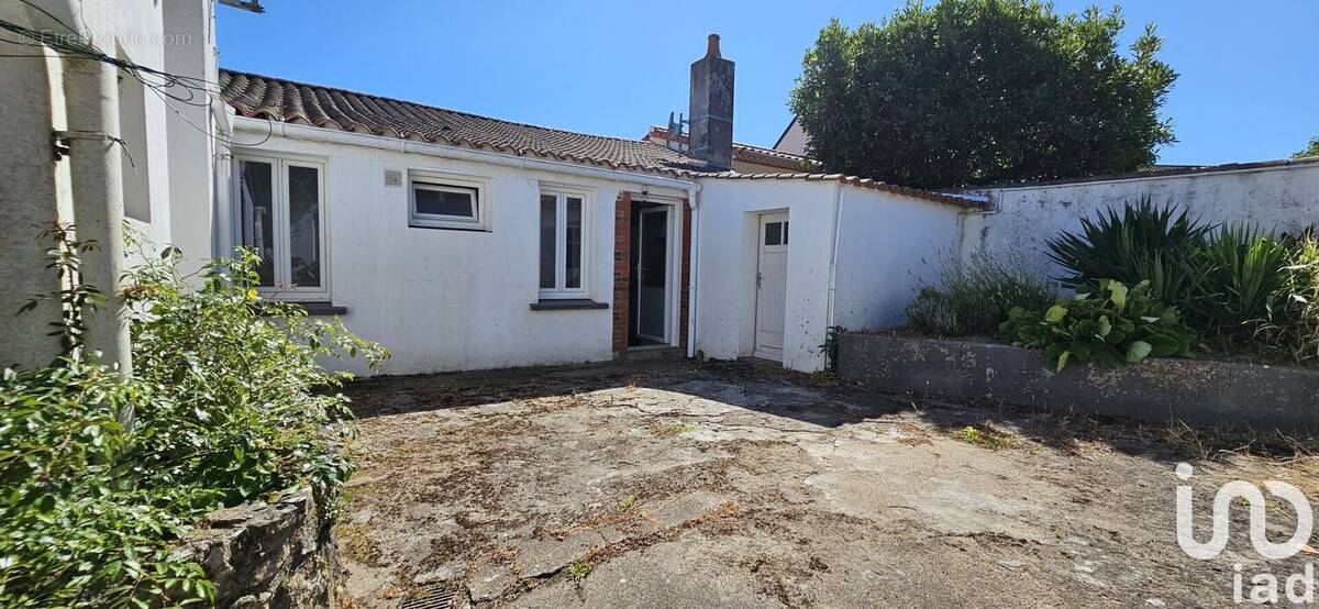 Photo 1 - Maison à MOUTIERS-LES-MAUXFAITS