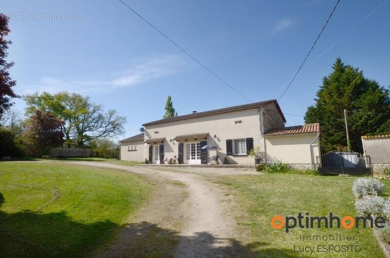 Maison à CHARROUX