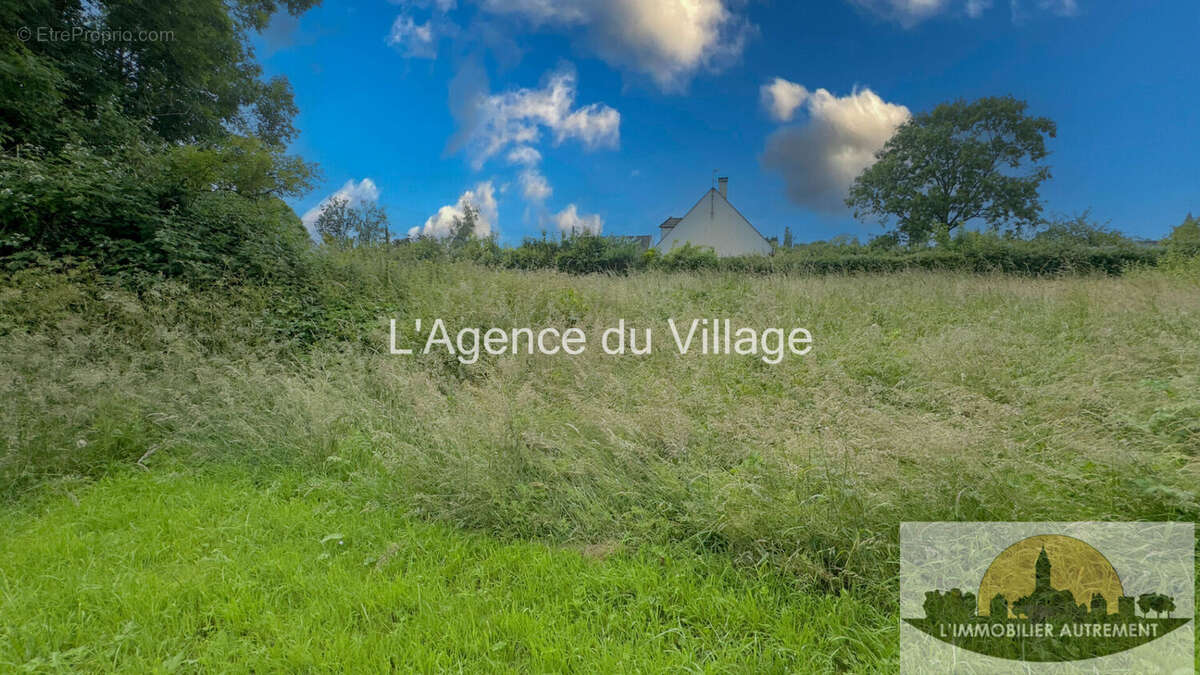Terrain à AUNEUIL