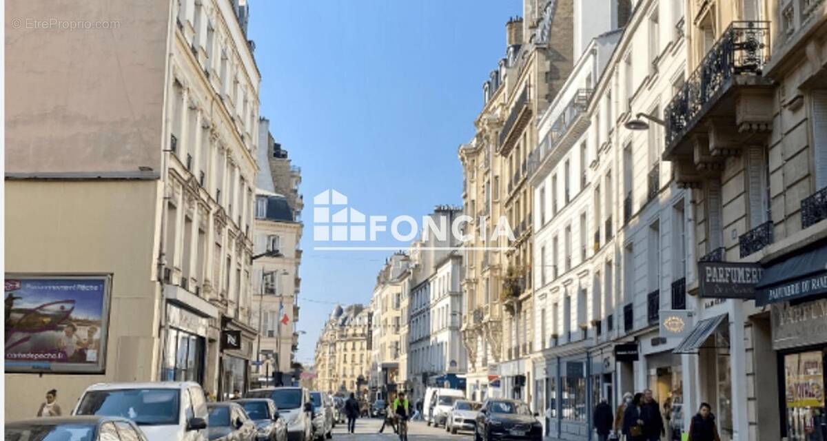 Parking à PARIS-16E