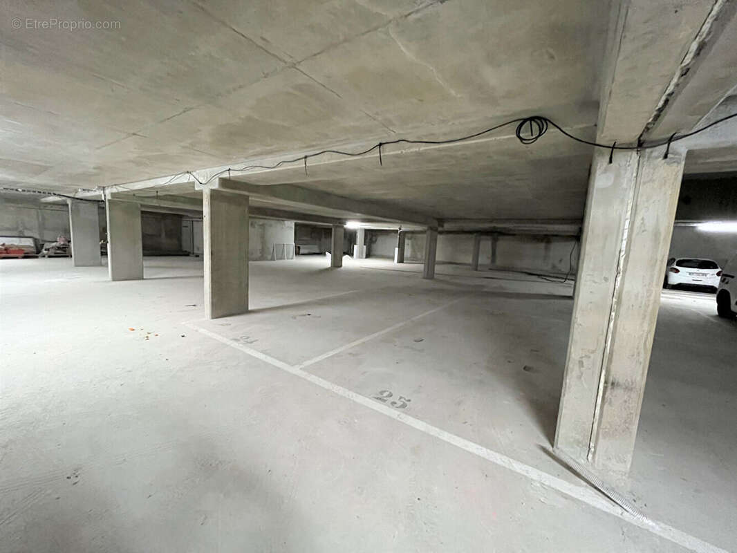 Parking à MEULAN
