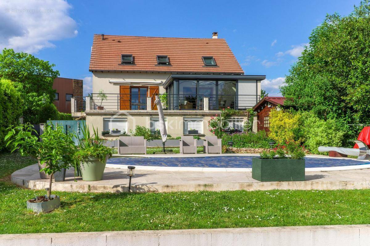 Maison à LA QUEUE-EN-BRIE