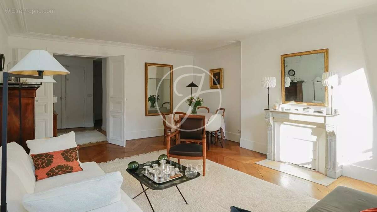 Appartement à PARIS-8E