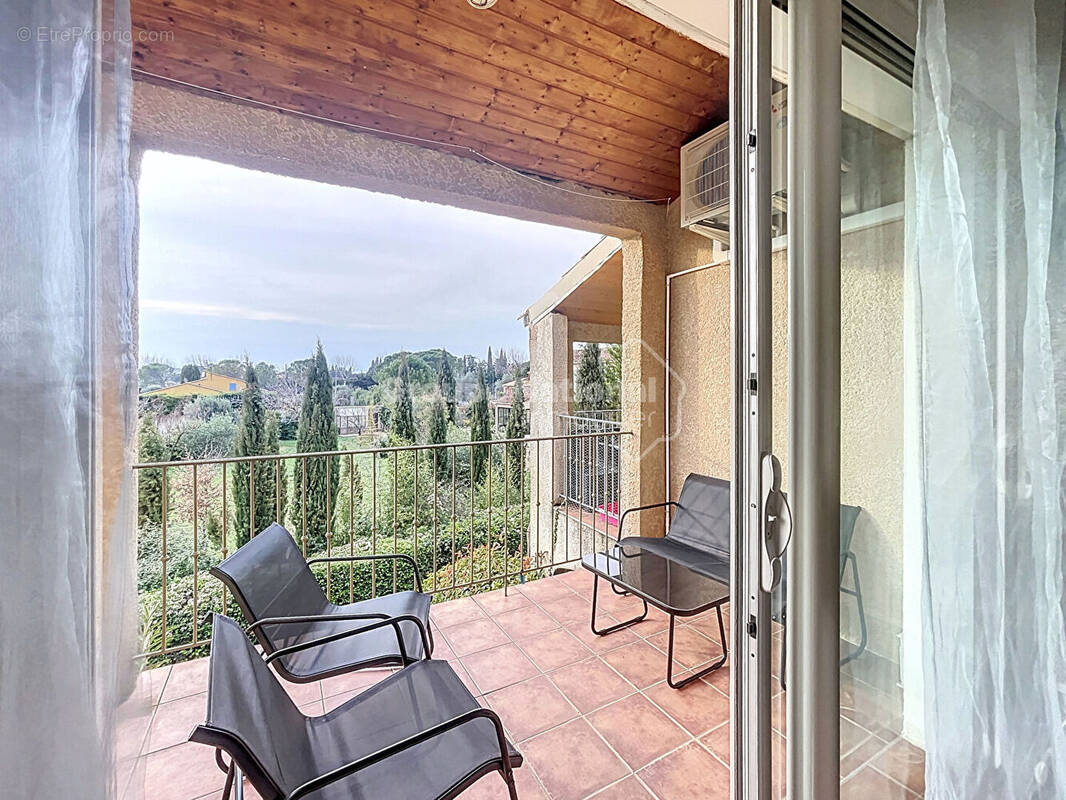 Appartement à SAINTE-CECILE-LES-VIGNES