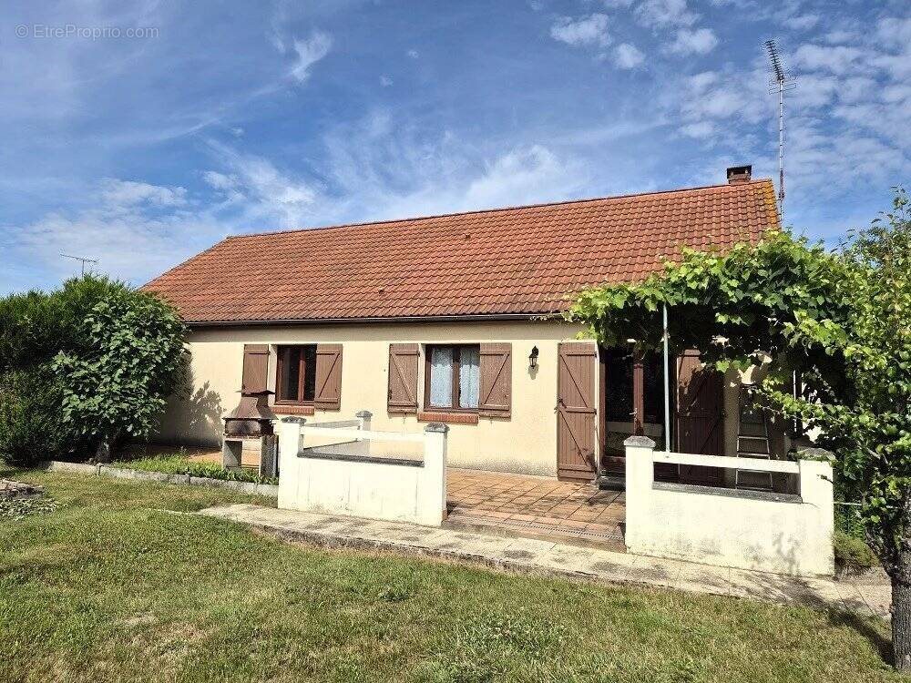 Maison à BELLEGARDE