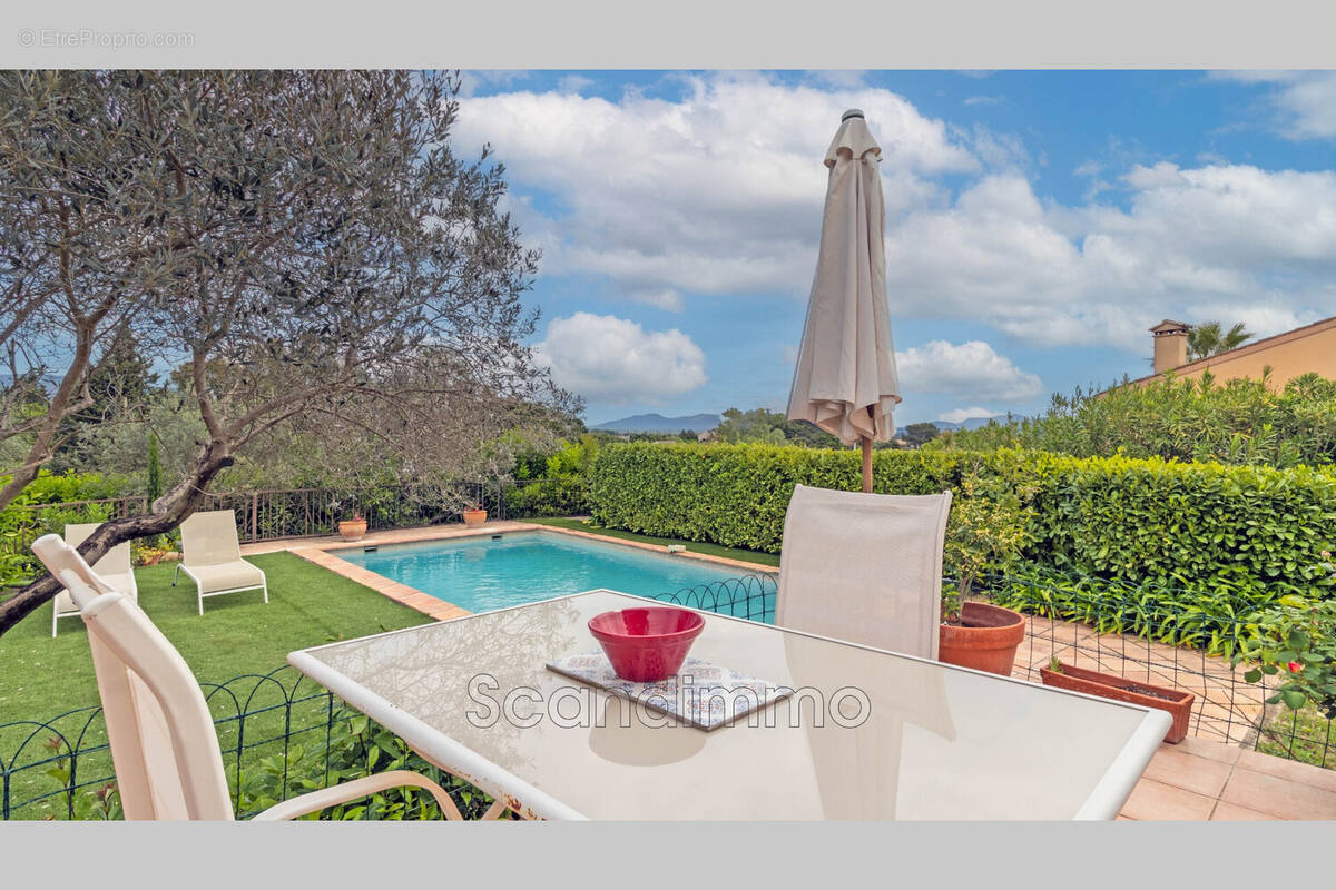Maison à ROQUEBRUNE-SUR-ARGENS
