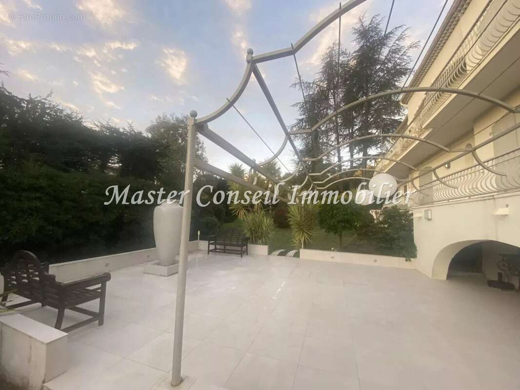 Maison à MOUGINS