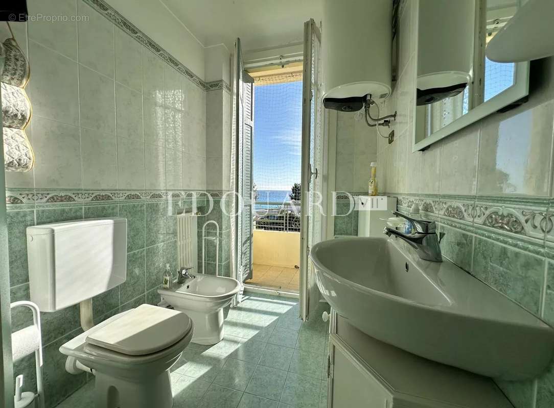 Appartement à ROQUEBRUNE-CAP-MARTIN