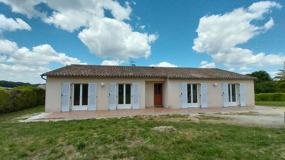 Maison à LA CHAPELLE-GONAGUET