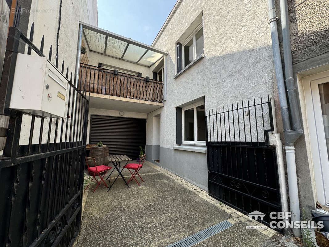 Maison à MOZAC