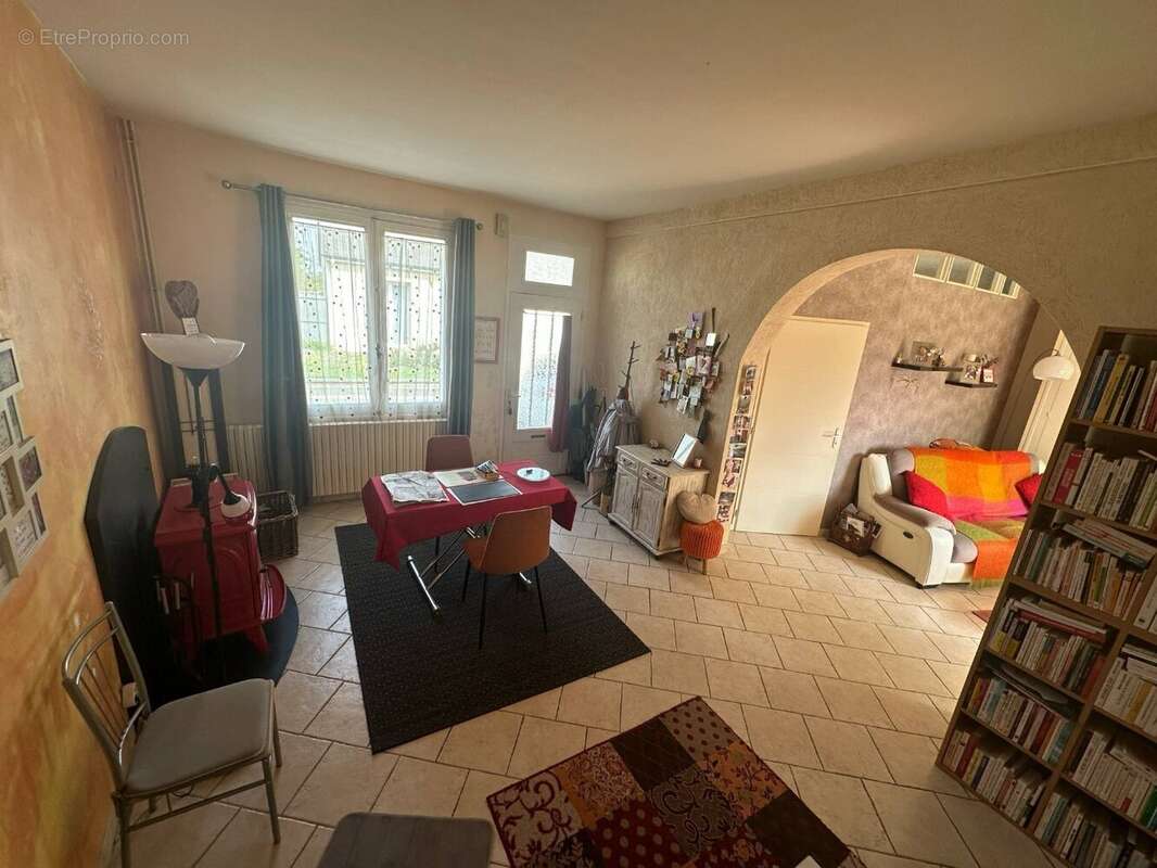 Maison à LONGUE-JUMELLES