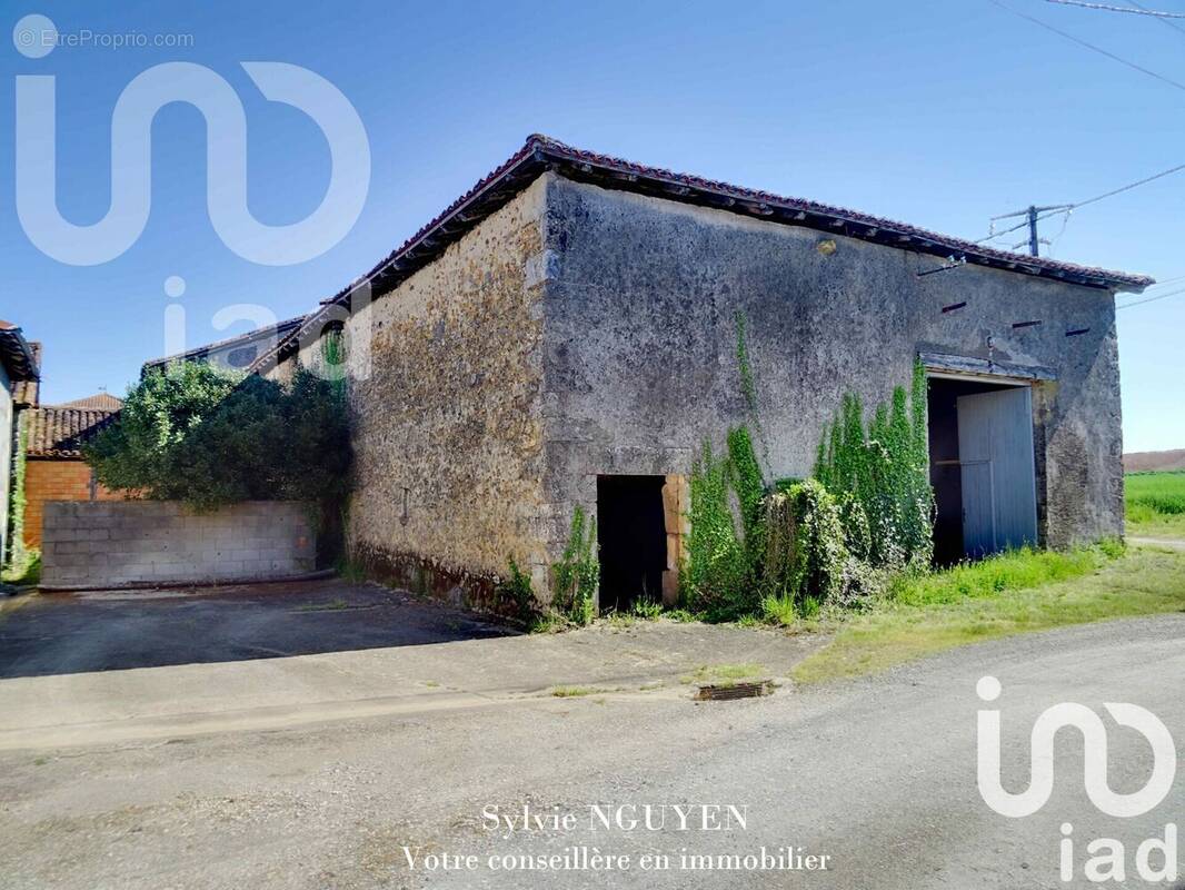 Photo 1 - Parking à VITRAC-SAINT-VINCENT