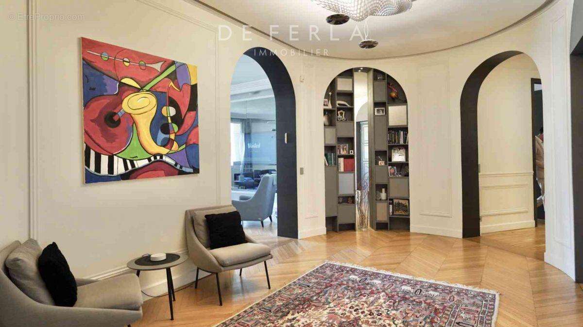 Appartement à PARIS-16E