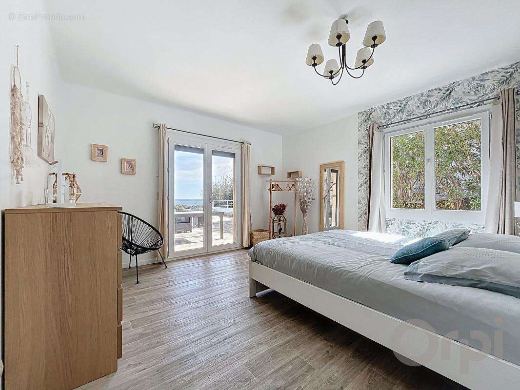 Maison à ROQUEBRUNE-SUR-ARGENS