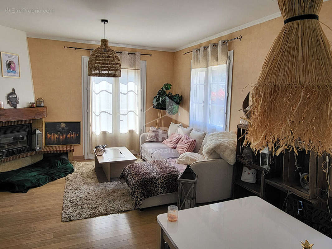 Maison à CHATEAU-ARNOUX-SAINT-AUBAN