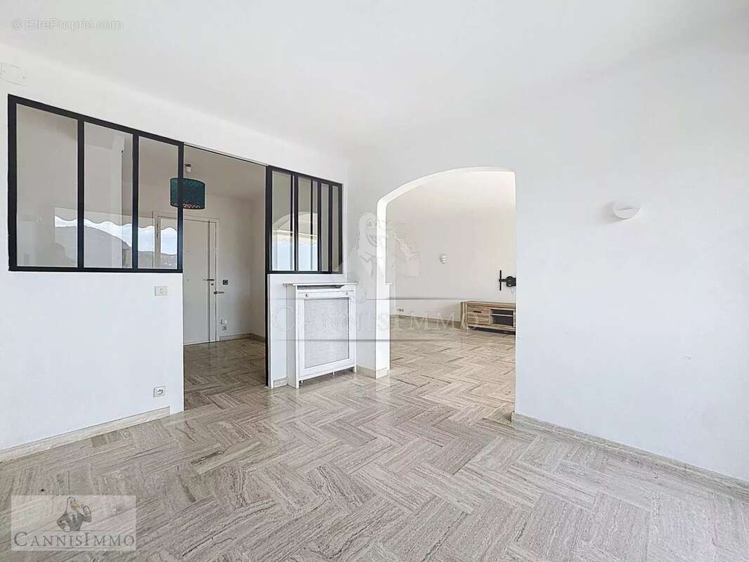 Appartement à MANDELIEU-LA-NAPOULE